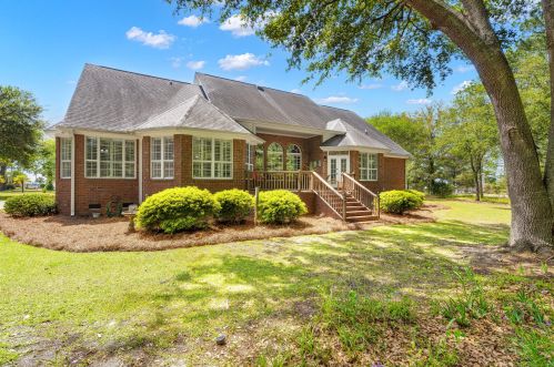 128 Porcher Dr, Bonneau SC  29431-8694 exterior