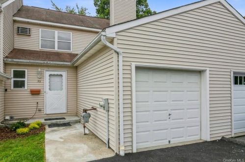 22 Lincoln Pl, Crotonville, NY 10562-5203