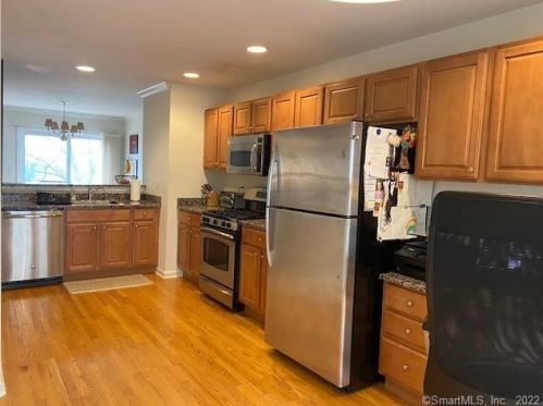 1704 Briar Woods Ln, Danbury, CT 06810-7377
