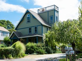 5 Bowhay Hill Rd, Branford, CT 06405-5701