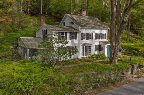 1 Old Mill River Rd, Scotts Corners, NY 10576-1832