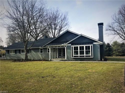 3708 Parkhill Cir, Canton, OH 44718-3132
