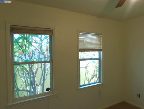 10907 Foothill Blvd, Oakland CA  94605-5203 exterior