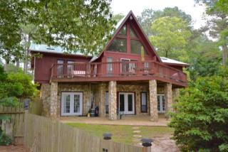 2553 Strickland Bridge Rd, Fayetteville, NC 28306-2582