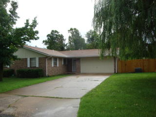2135 M St, Miami, OK 74354-8928