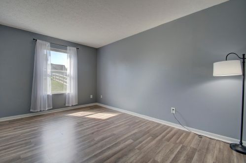 1733 Greatwood Dr, Florence KY  41042-8121 exterior