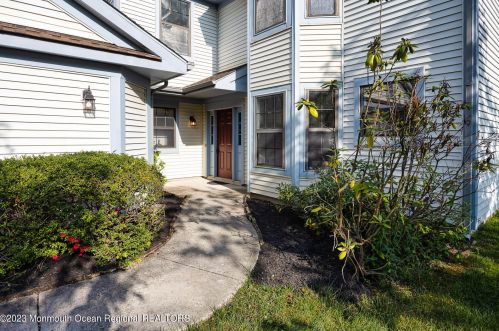 42 Old Orchard Ln, Tinton Falls, NJ 07712-2570