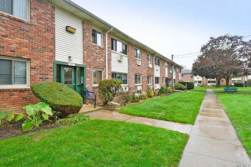 2433 Union Blvd, Islip Manor, NY 11751-3115