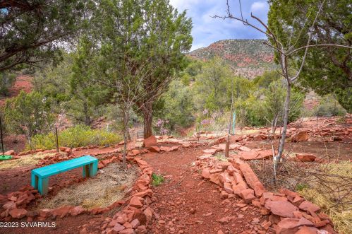 105 Castle Rock Trl, Sedona AZ 86336-6820 exterior