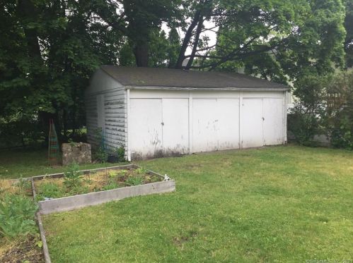 41 Mayflower Ave, Stamford CT  06906-1918 exterior