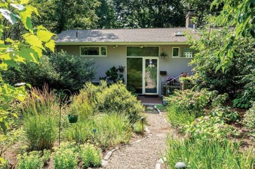 26 Valley Spring Rd, Newton, MA 02458-2712