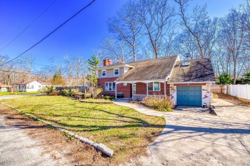 22 Rockaway Trl, Panamoka NY  11961-2262 exterior