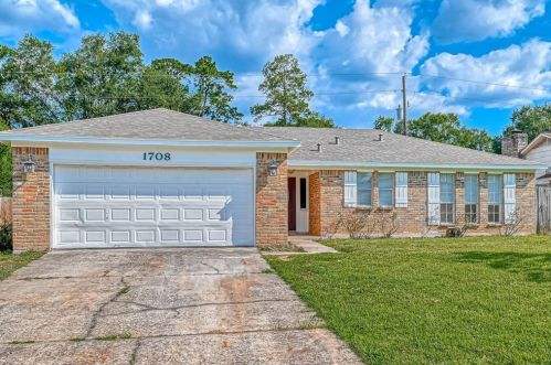 1708 Crest Hill Dr, Conroe, TX 77301-4016
