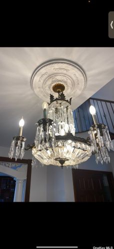 86-37 247th St, Jamaica, NY 11426-1824