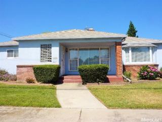 1301 Hutchins St, Lodi, CA 95240-6038