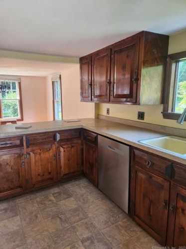16 Ingham Hill Rd, Essex CT  06426-1507 exterior