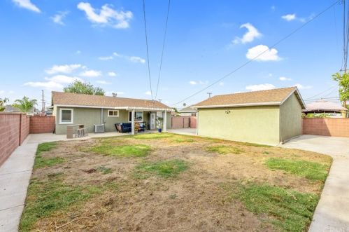 6350 San Rolando Cir, Buena Park CA  90620-3637 exterior