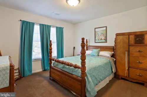 52 Oak Crest Dr, Richmond National Battlefiel VA  22835-1579 exterior