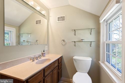 251 Primrose Ave, Lancaster PA  17601-3820 exterior