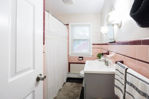 82 Middlefield Ave, Waterbury CT  06705-2723 exterior