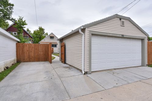 922 75th St, Milwaukee WI 53214-3016 exterior