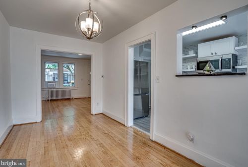 555 23rd Pl, Washington, DC 20002-4815