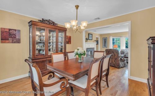 33 Pelican Rd, Middletown NJ  07748-3237 exterior