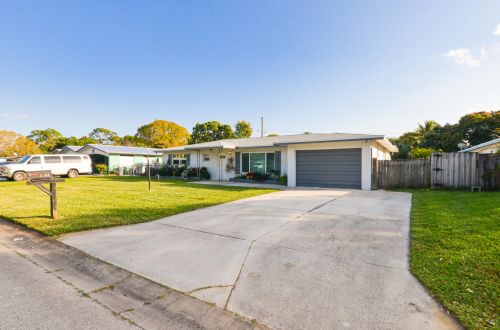 2403 Melon Ct, Fort Pierce, FL 34952-6756