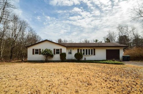 284 Kuhenbeaker Rd, Blakeslee, PA 18610-7817