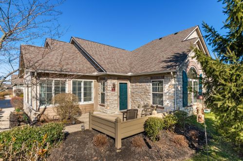 225 Stonegate Loop, Pataskala, OH 43062-7111