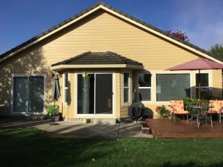 466 Pebble Beach Dr, Walker, OR 97426-9891