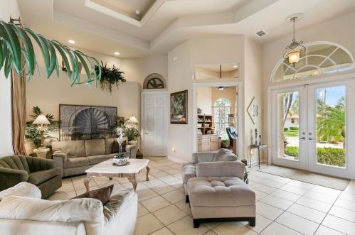 836 Saturn Ct, Marco Island, FL 34145-3457