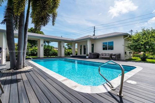 235 6th St, Dania Beach FL  33004-4147 exterior
