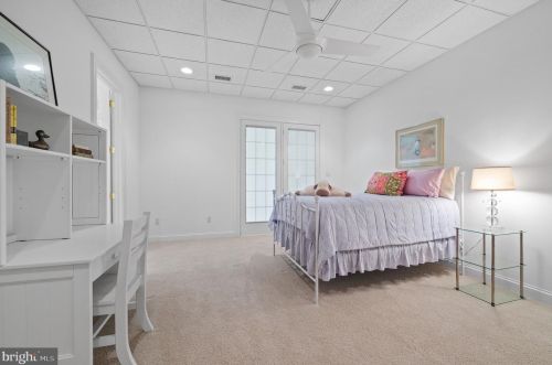 100 Deer Vly Ln, Wilmington DE  19807-1912 exterior