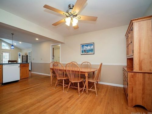 40 Sugar Hill Rd, North Haven CT  06473-4013 exterior