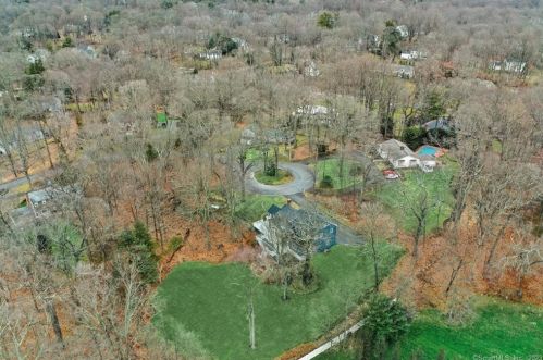 75 Nubel Ln, New Canaan CT  06840-6913 exterior