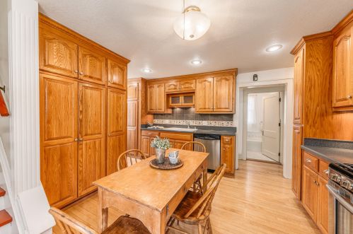 1919 Church St, Milwaukee WI 53213-2129 exterior