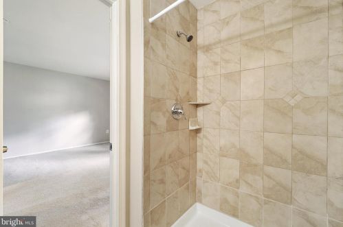 2356 Horseferry Ct, Herndon VA 20191-2733 exterior