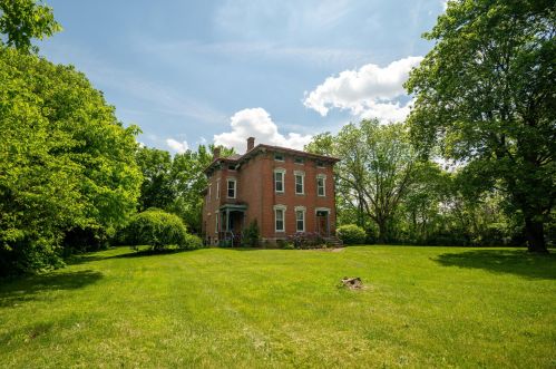 1571 Dyer Rd, Darbydale OH  43123-9738 exterior