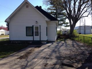 1739 Woodlawn Ave, Terre Haute IN  47804-4050 exterior