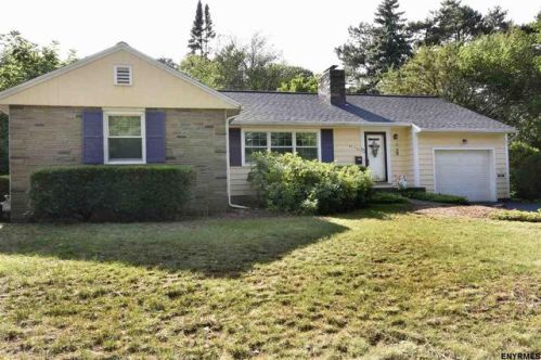 13 Southern Dr, Newtonville NY  12110-5233 exterior