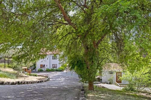 2625 Topanga Skyline Dr, Topanga CA  90290-4058 exterior