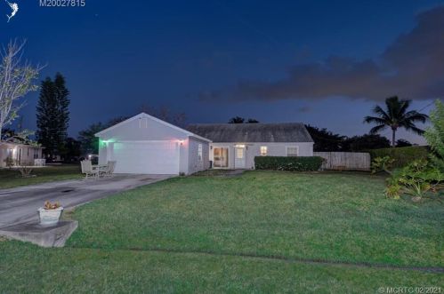 2672 Dozier Ln, Fort Pierce, FL 34952-7121