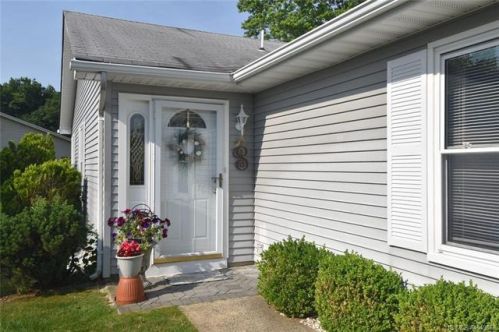 78 Everest Dr, Bricktown, NJ 08724-4910