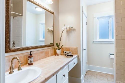 1604 Hickory Ave, Torrance CA 90503-7219 exterior