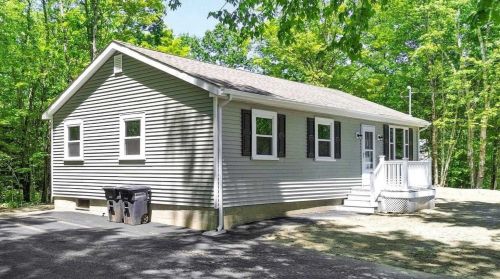 429 Main St, Danville NH  03819-3135 exterior