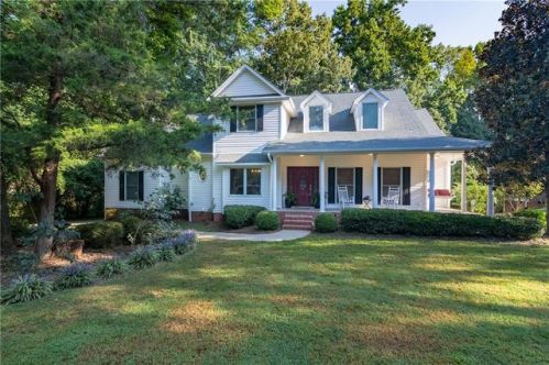 15011 Beacon Ridge Dr, Seneca, SC 29678-1369