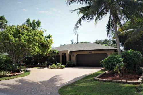 650 Heron Dr, Delray Beach FL  33444-1847 exterior