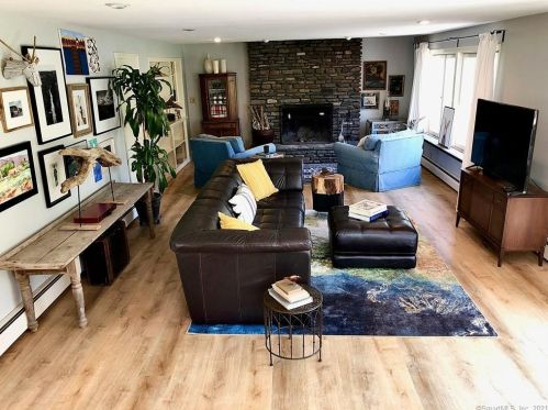 36 Falls Rd, Moodus, CT 06469-1210