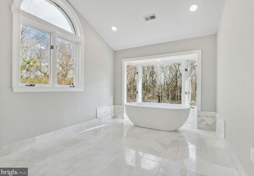 209 River Bend Rd, Great Falls VA  22066-4141 exterior